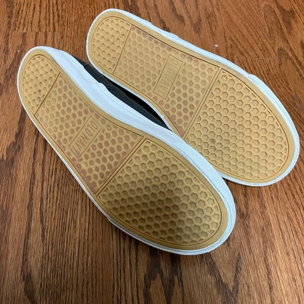 🌿Youth old Navy Slip on sneakers. Black and USA THEMED. 2 pair bundle.🌿